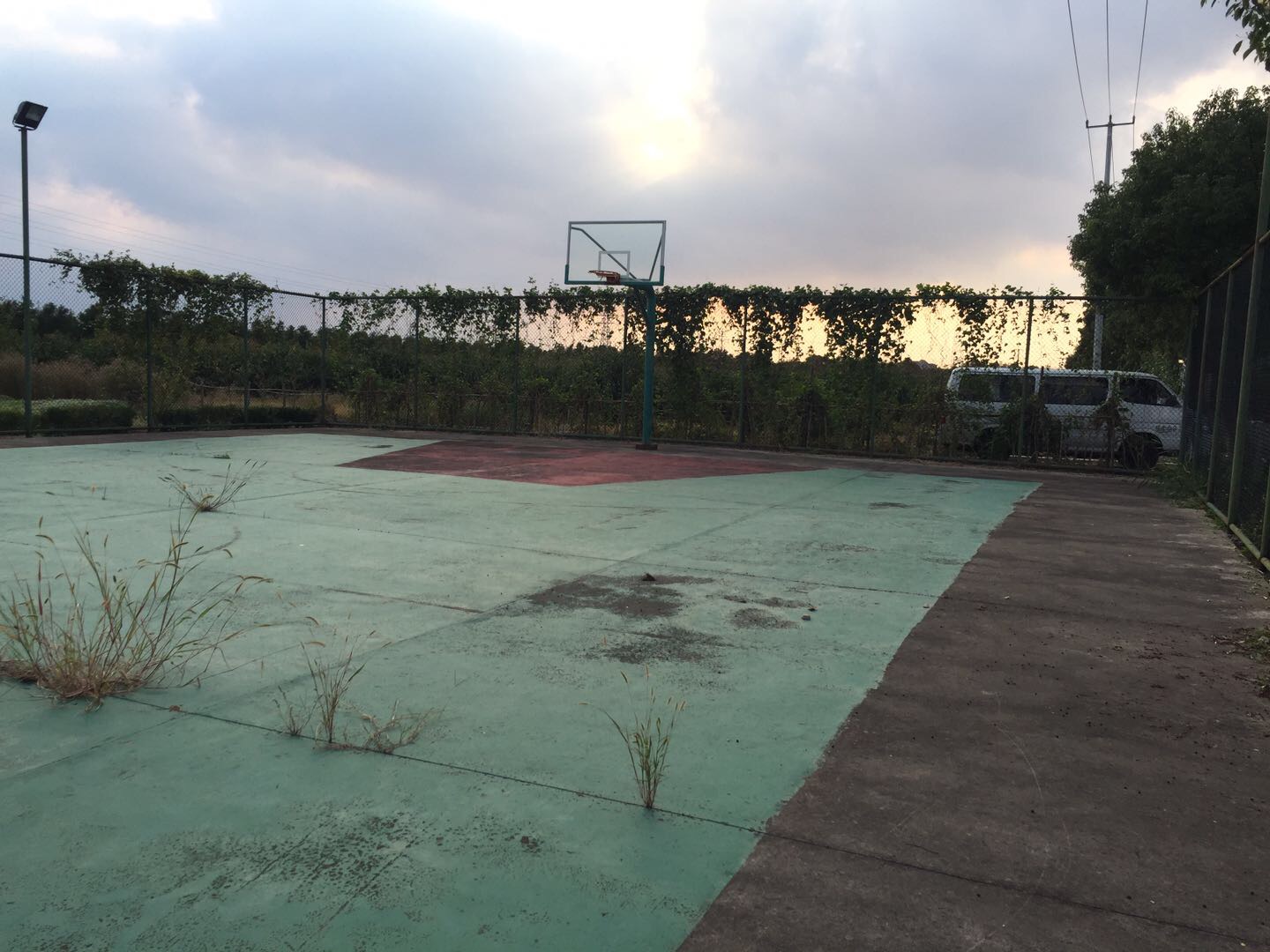 民生村籃球場