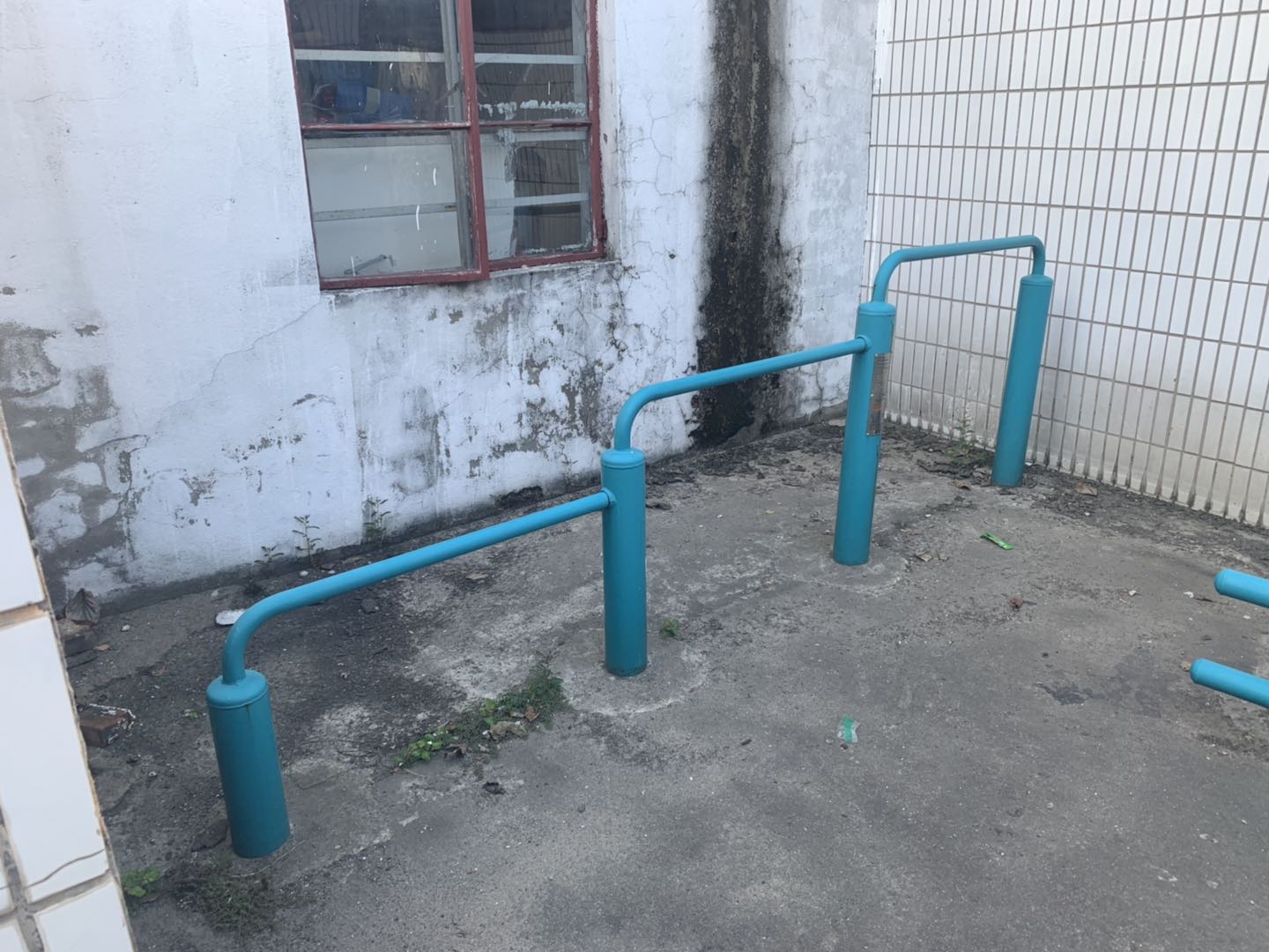 彈震壓腿器
