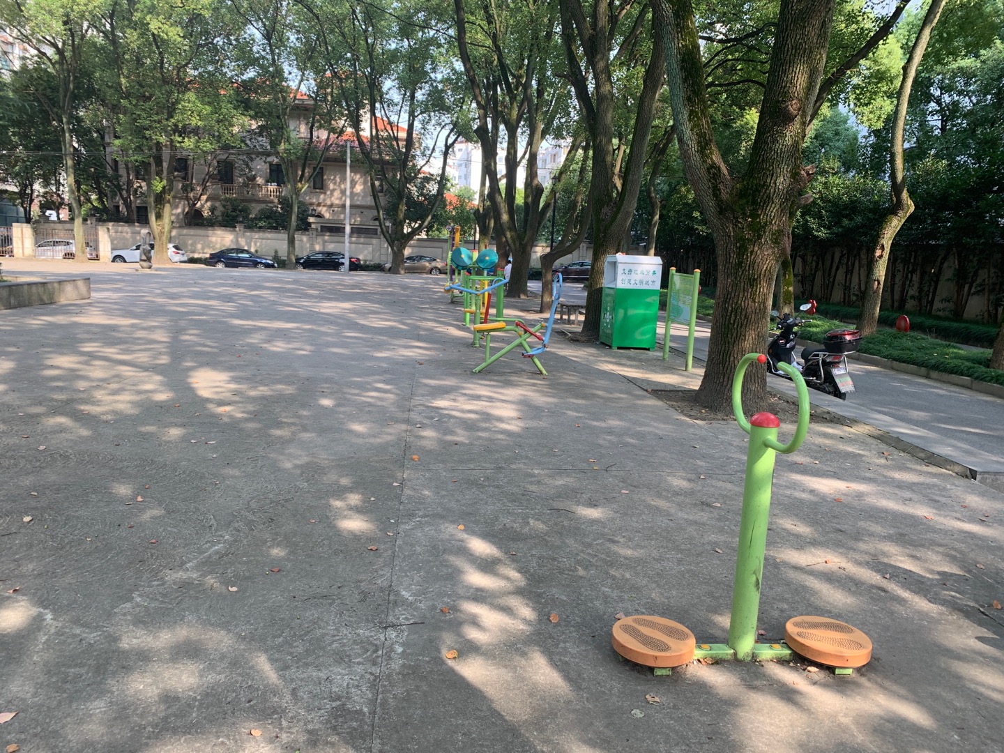 平橋樂(lè)莫苑健身點(diǎn)