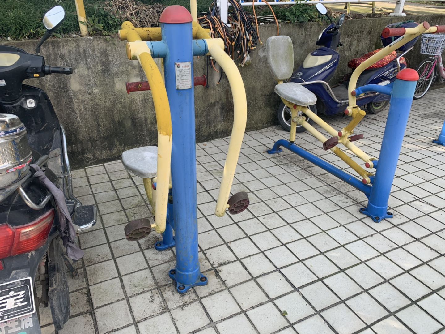 自重蹬腿器