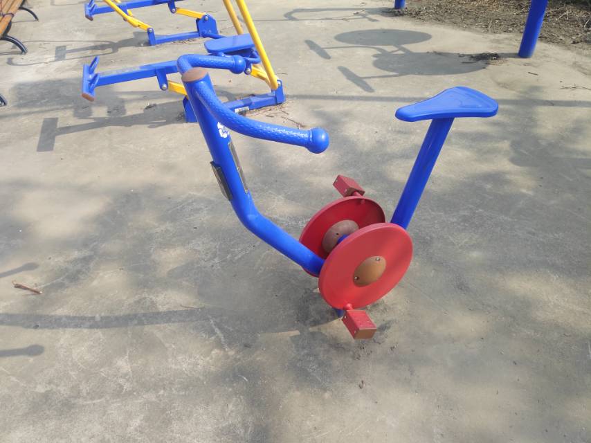 直立健身車
