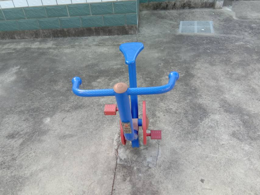 直立健身車