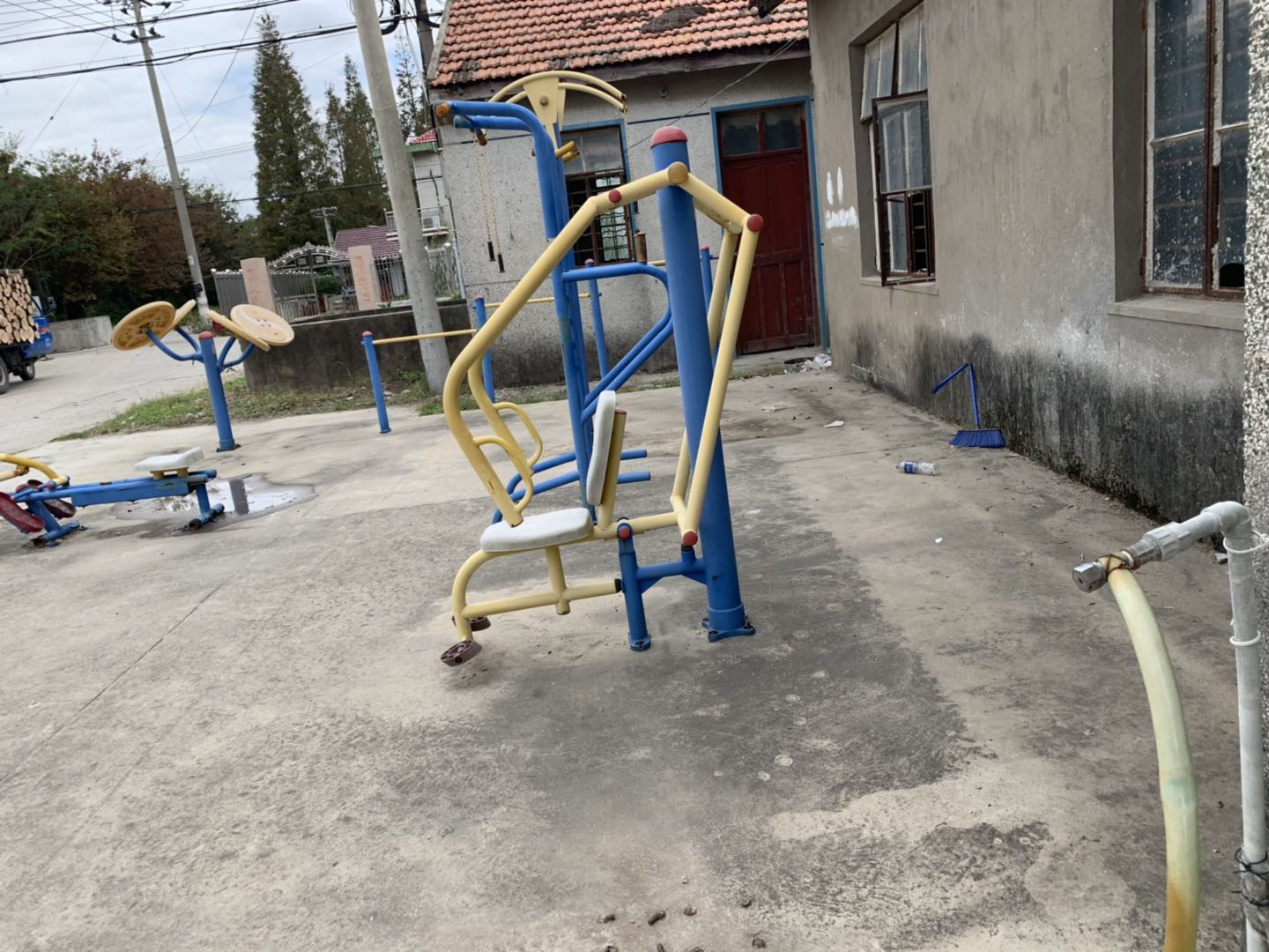 自重拉胸器