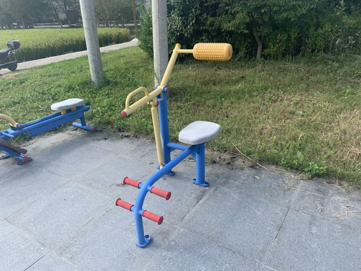 腹背鍛煉器