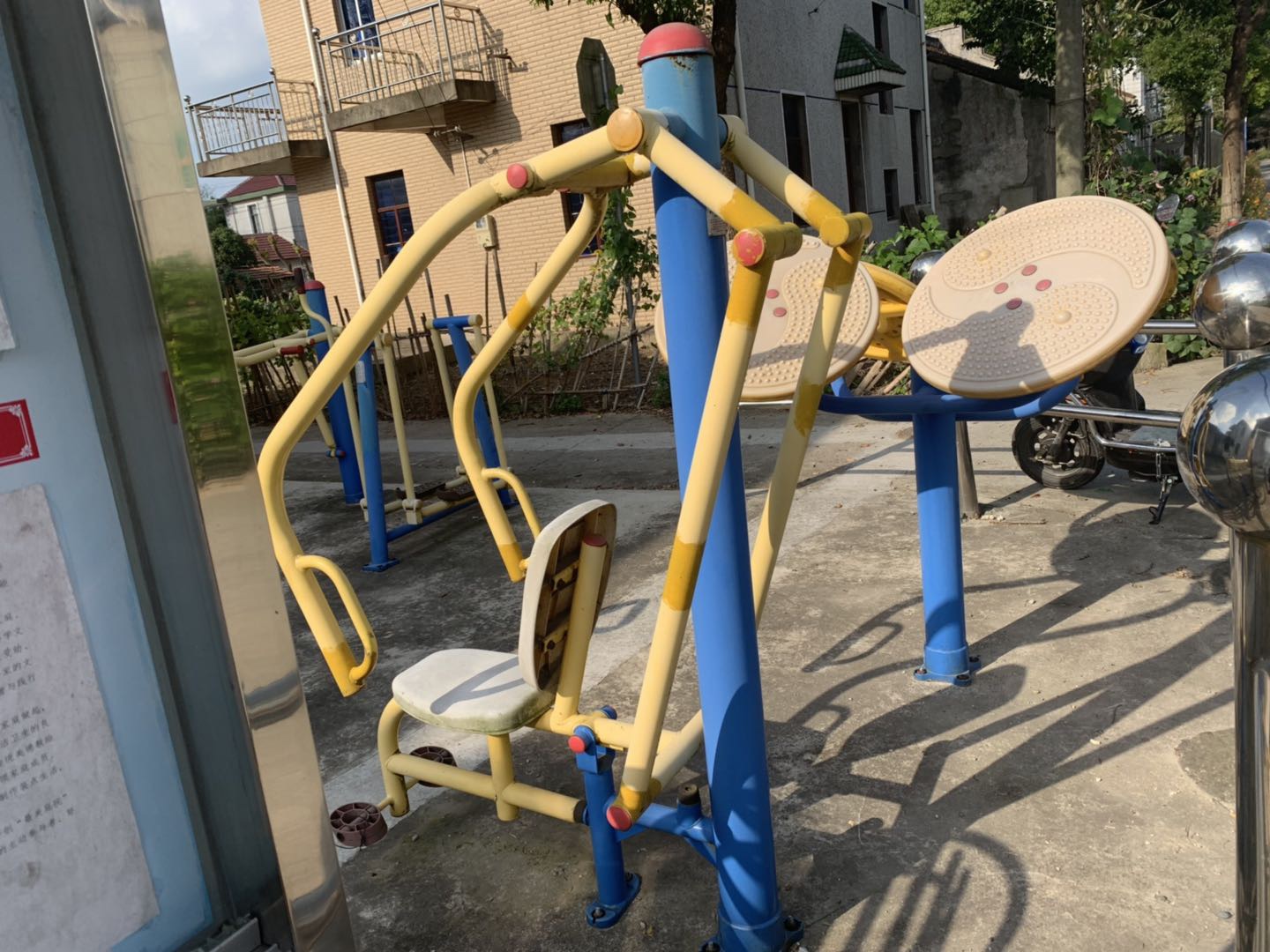自重拉胸器