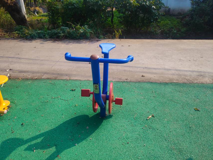 直立健身車