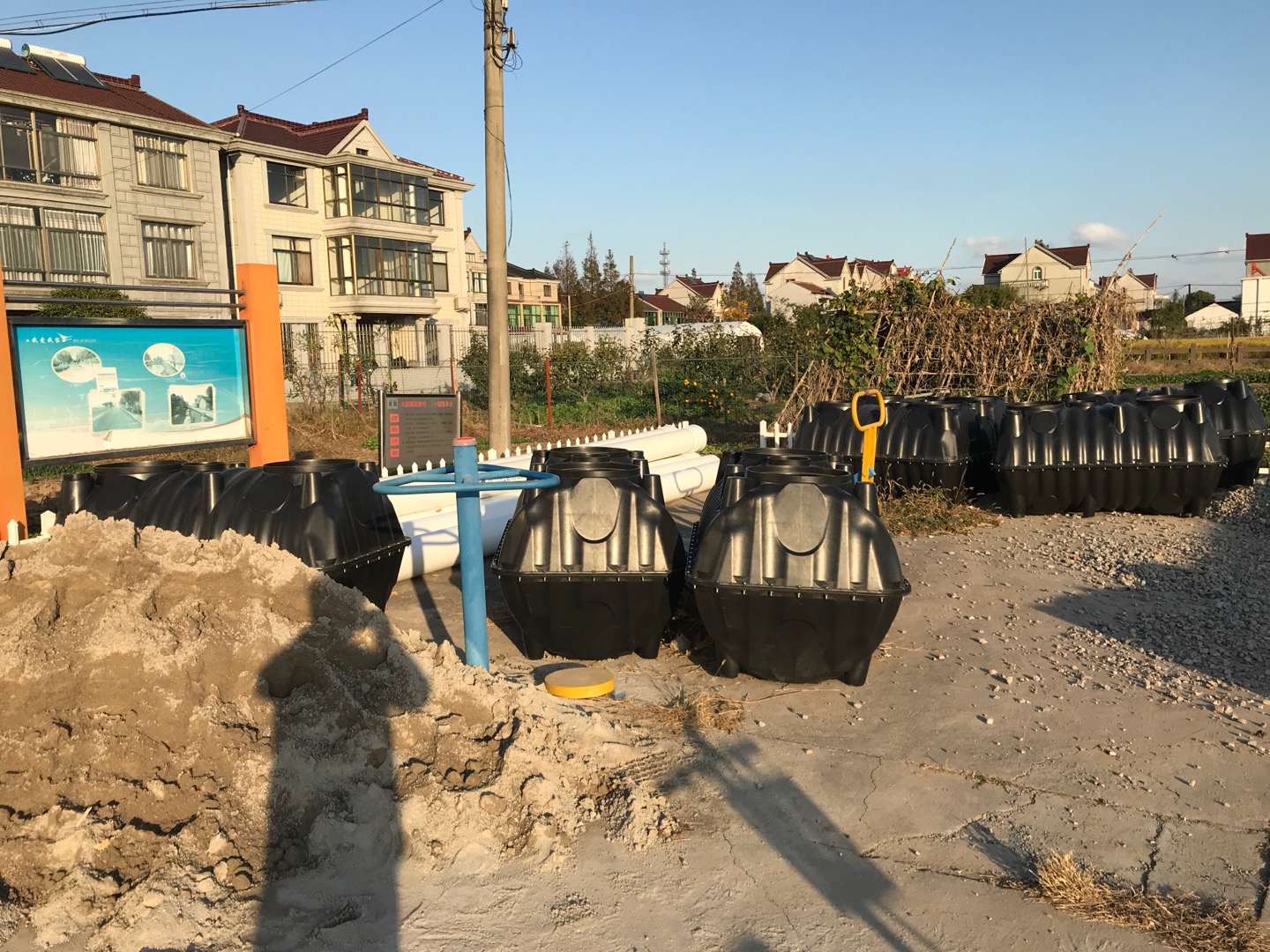 浦東新區(qū)大團鎮(zhèn)團新嚴樓9組健身苑點