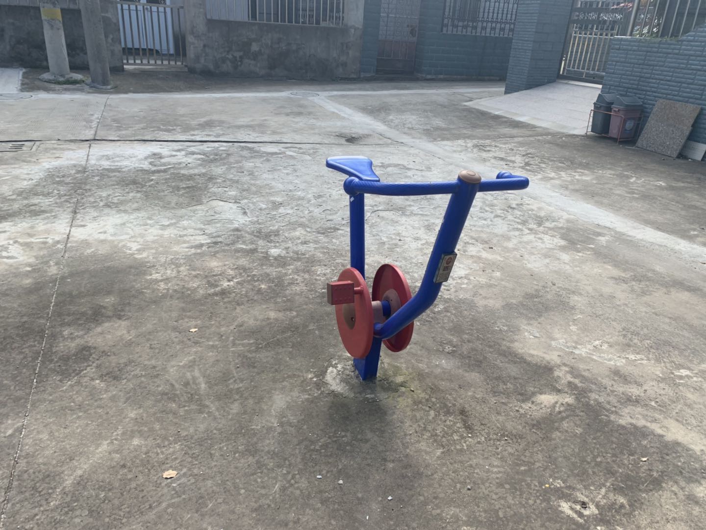 直立健身車