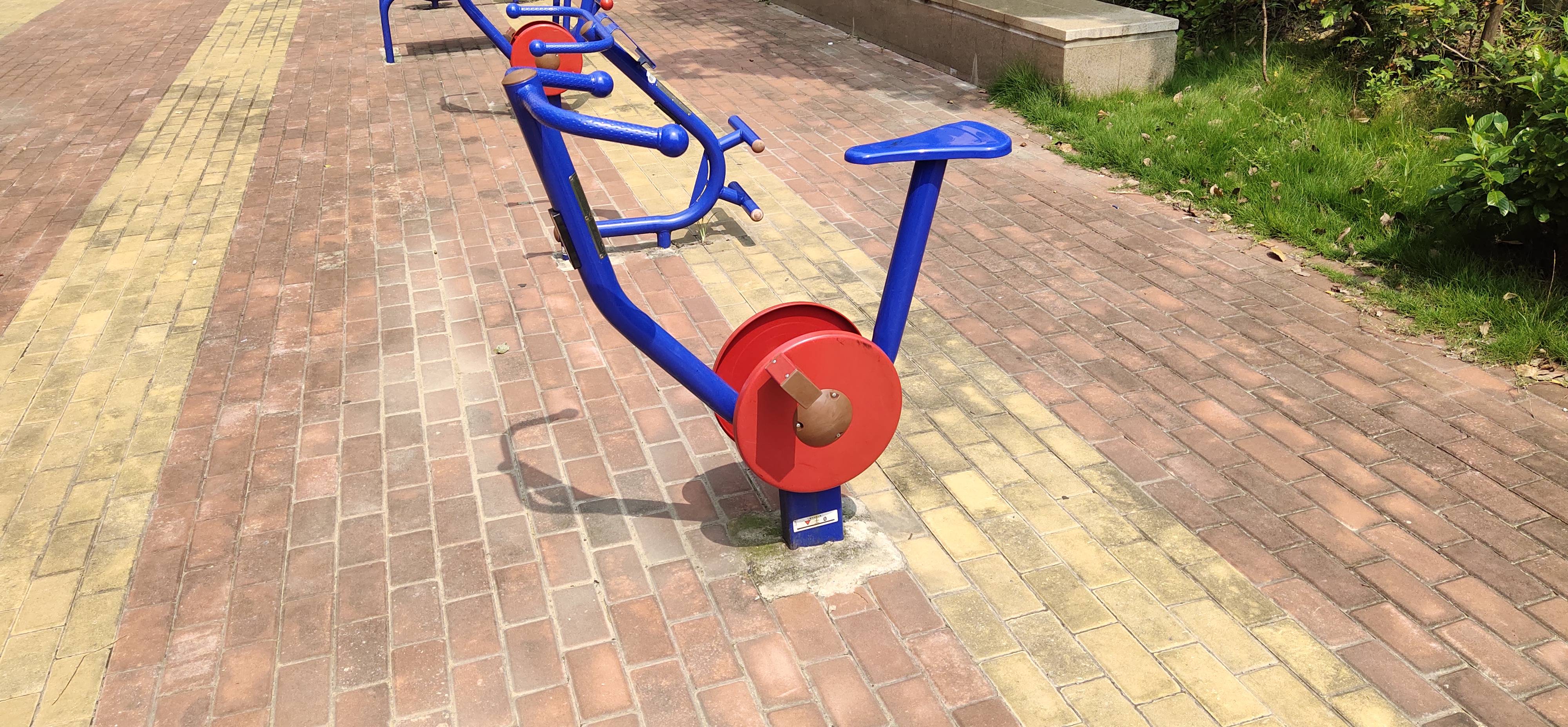 直立健身車