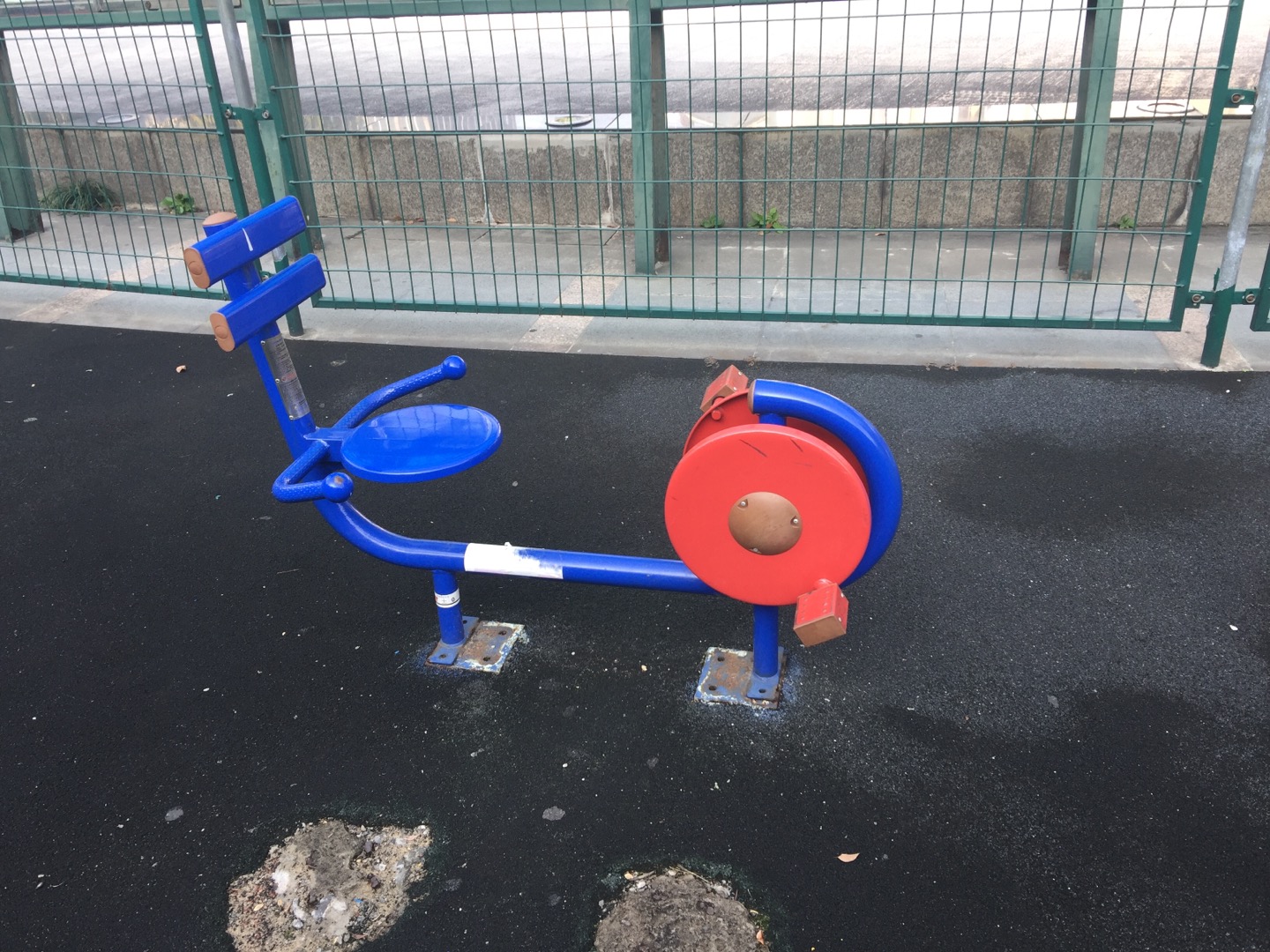 斜躺健身車