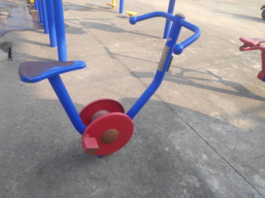 直立健身車