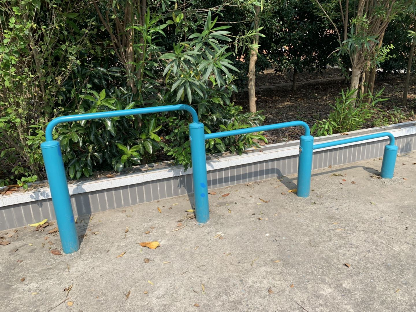 彈震壓腿器