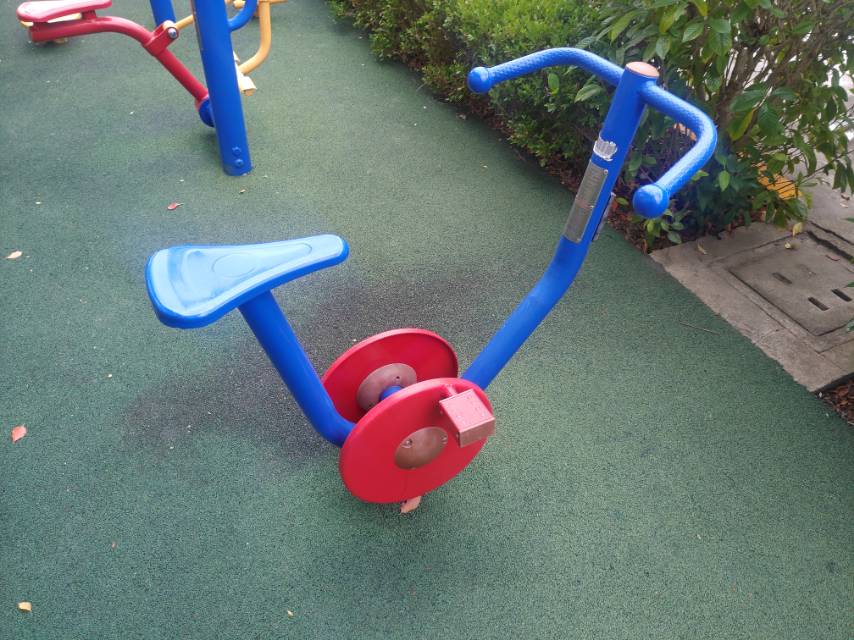 直立健身車