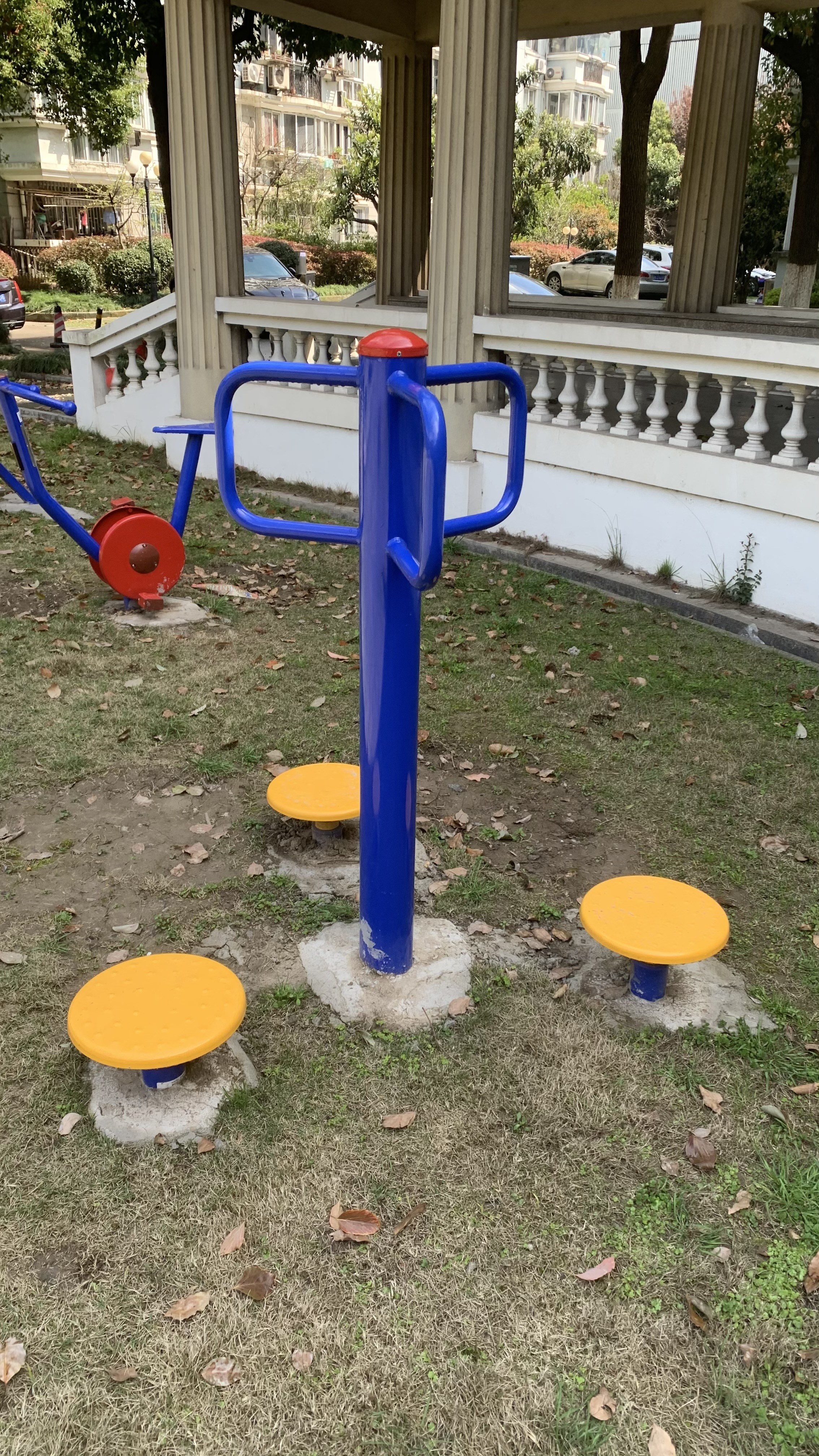 三位扭腰器