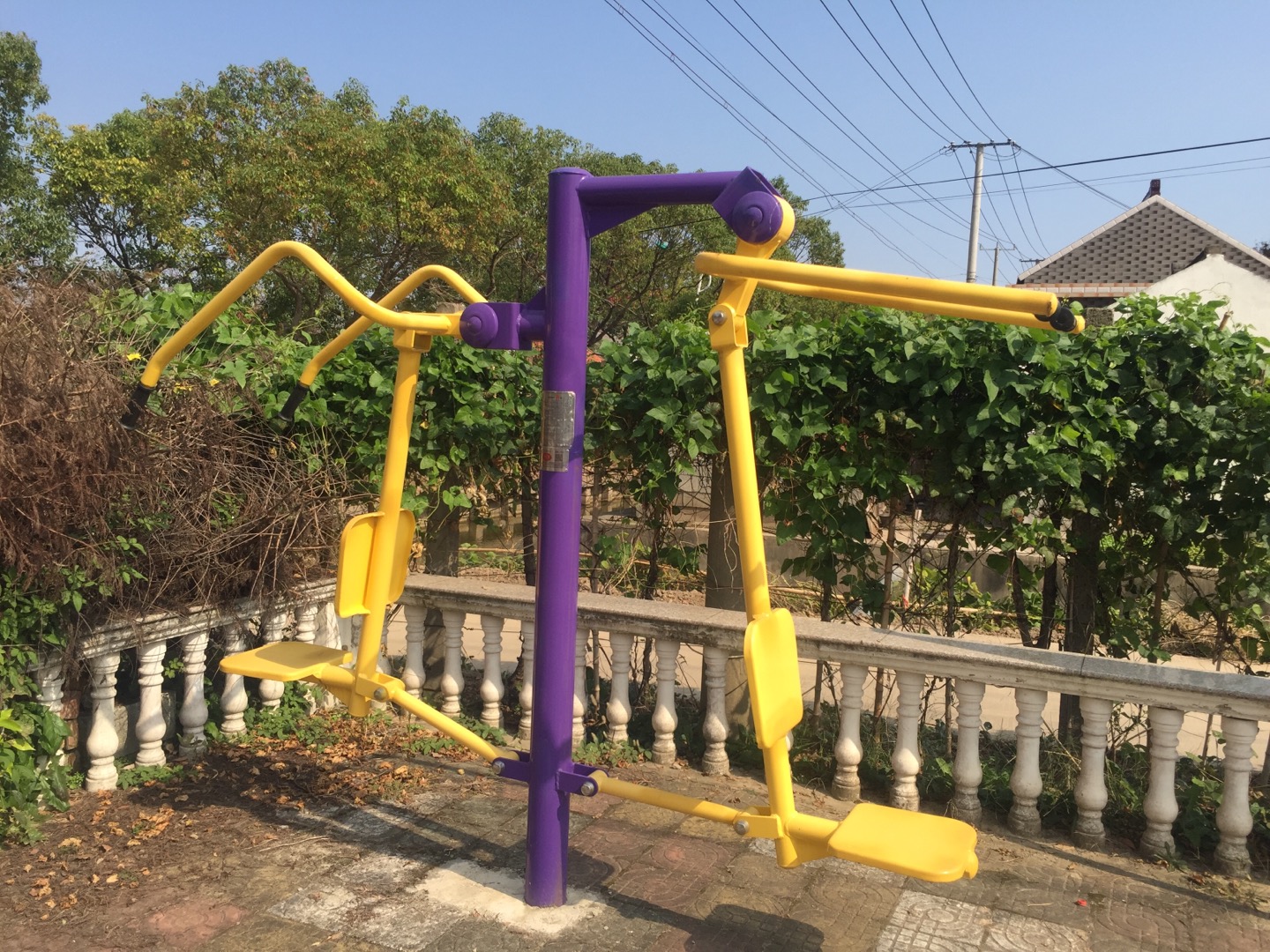 坐推坐拉器