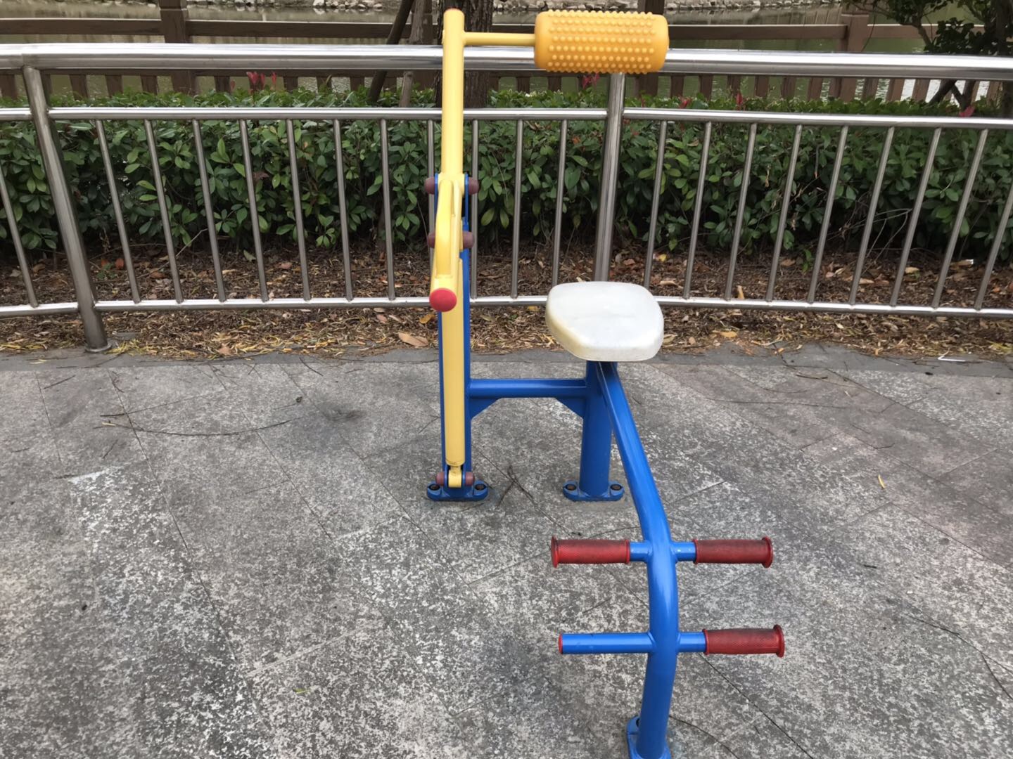 腹背鍛煉器