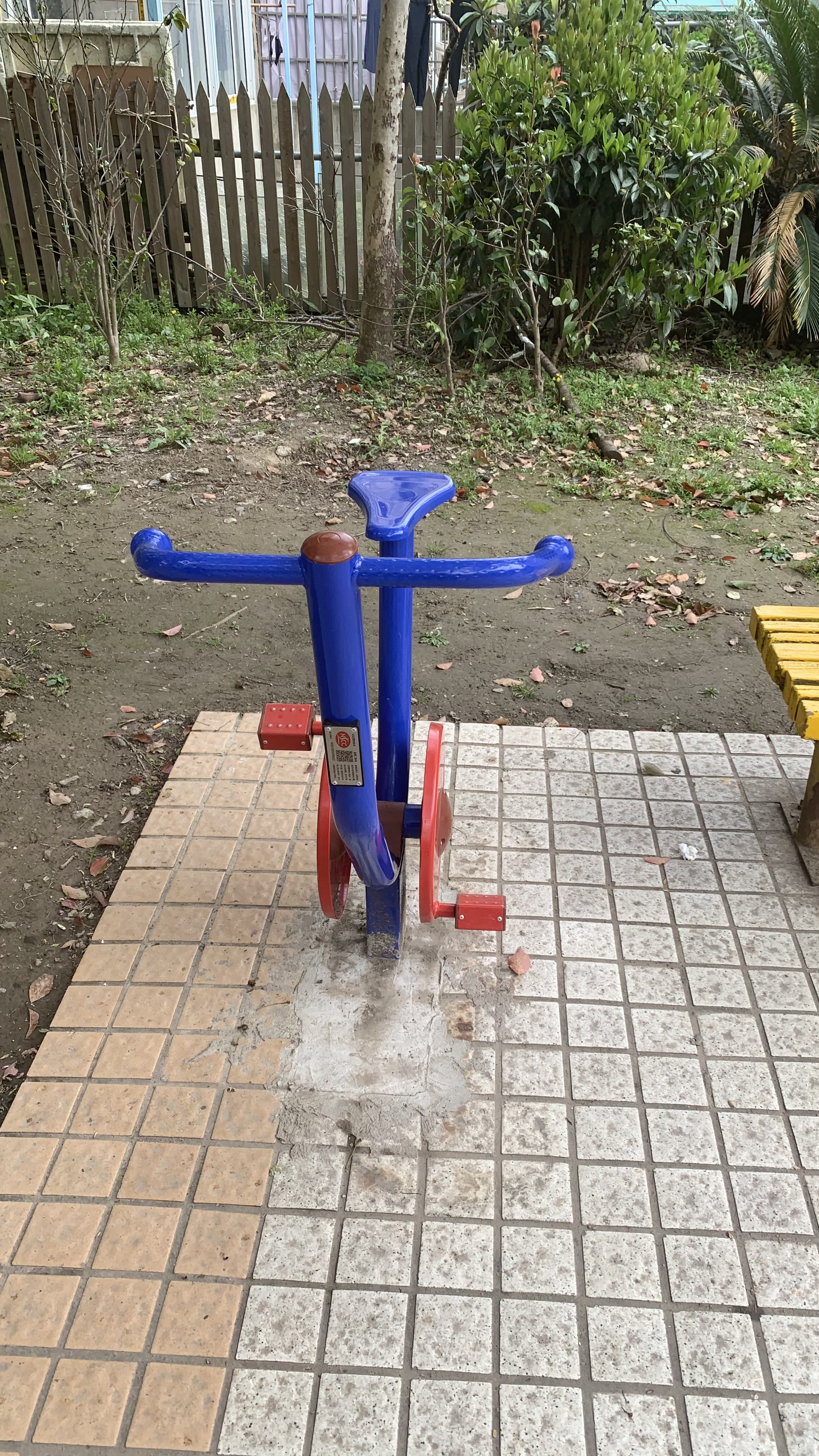 直立健身車