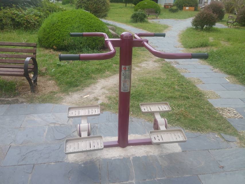扭腰踏步機