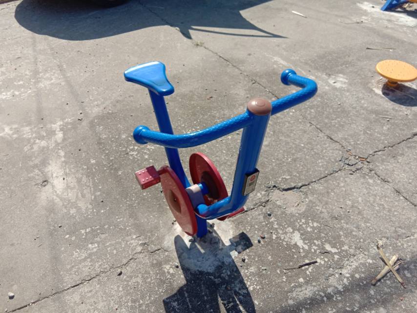 直立健身車