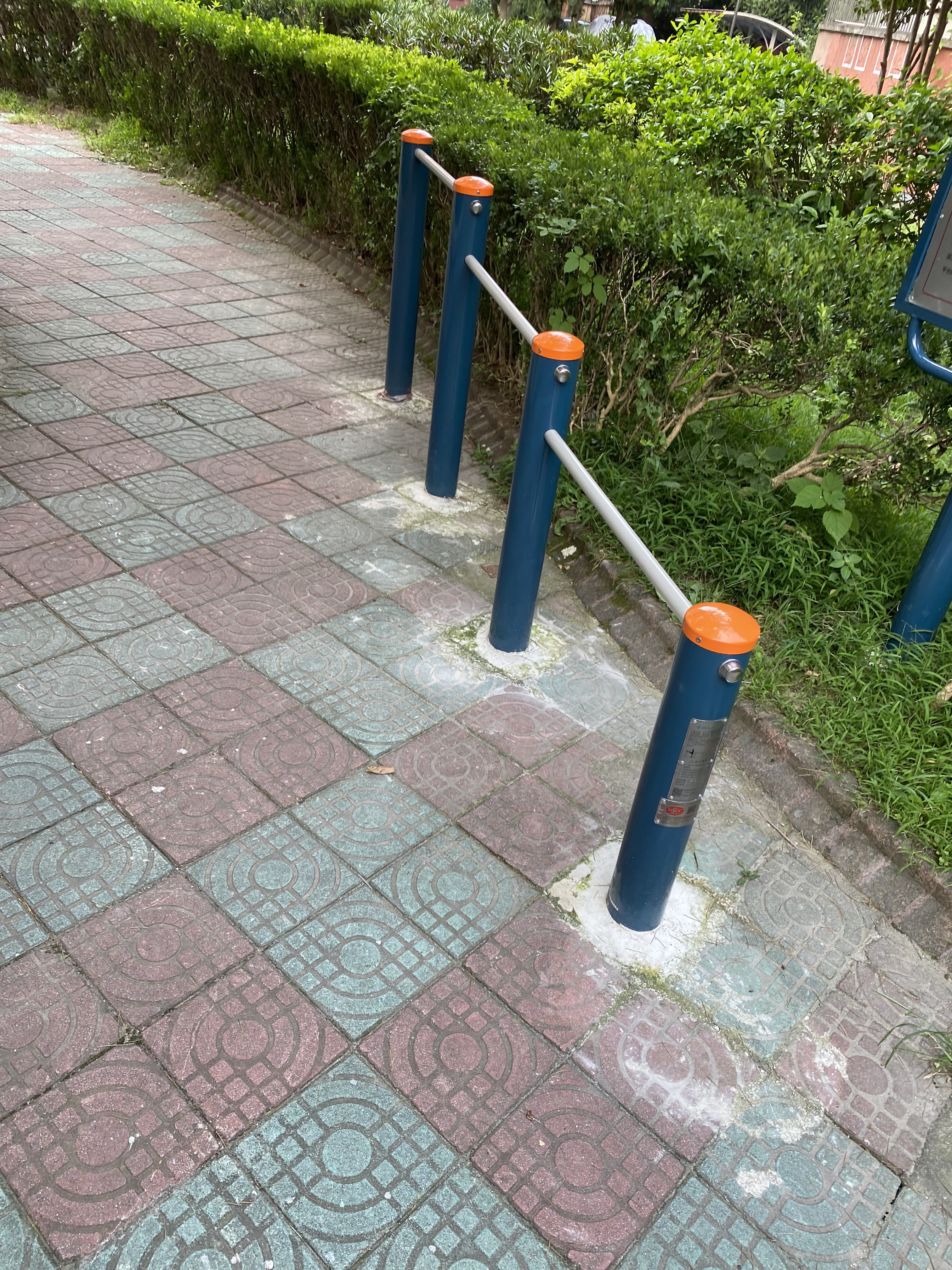 彈振壓腿器