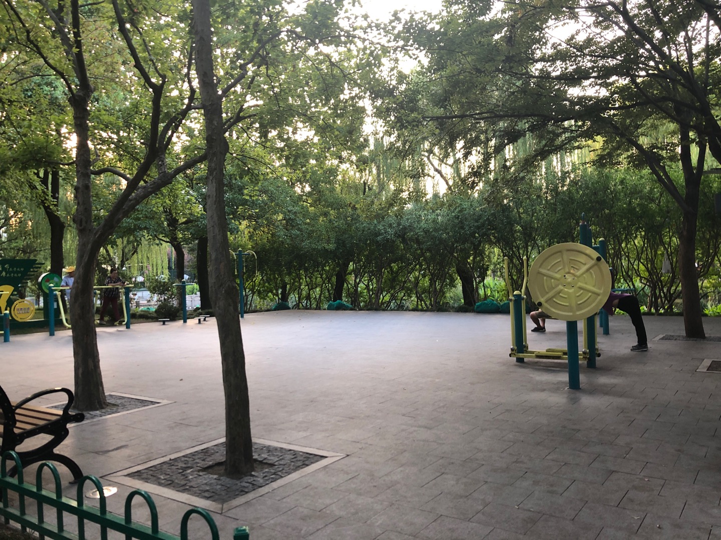 新成公園健身點(diǎn)