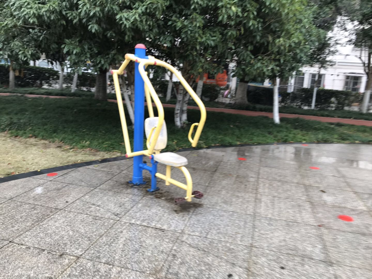 自重推胸器