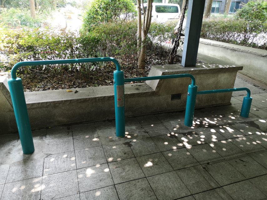 彈震壓腿器