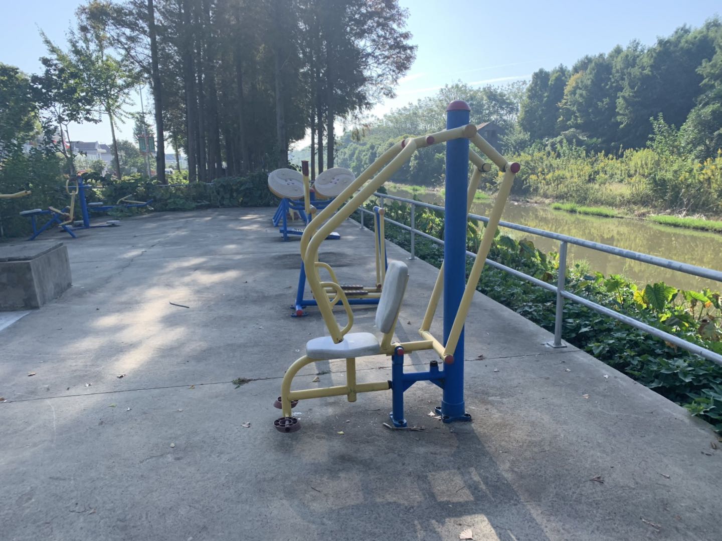 自重拉胸器