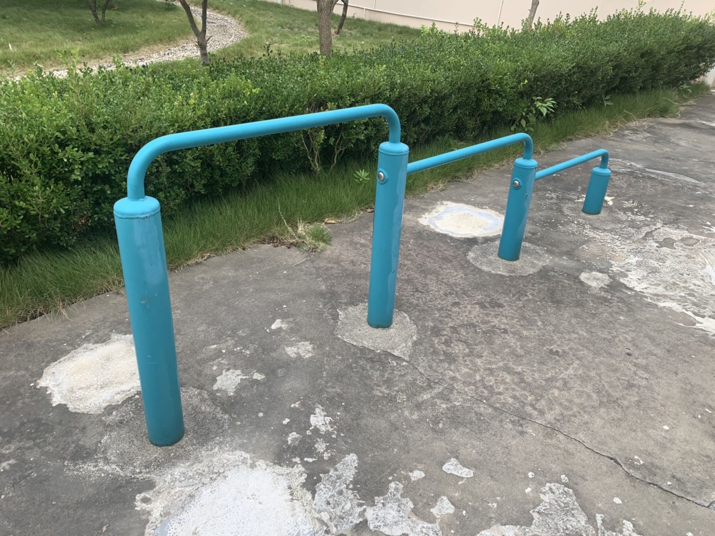 彈震壓腿器