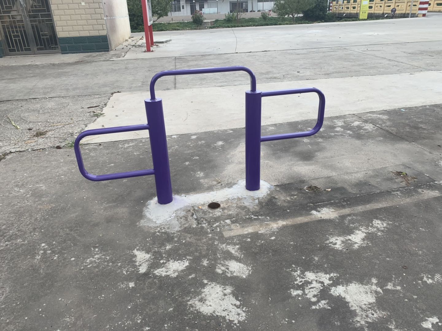 彈振壓腿器