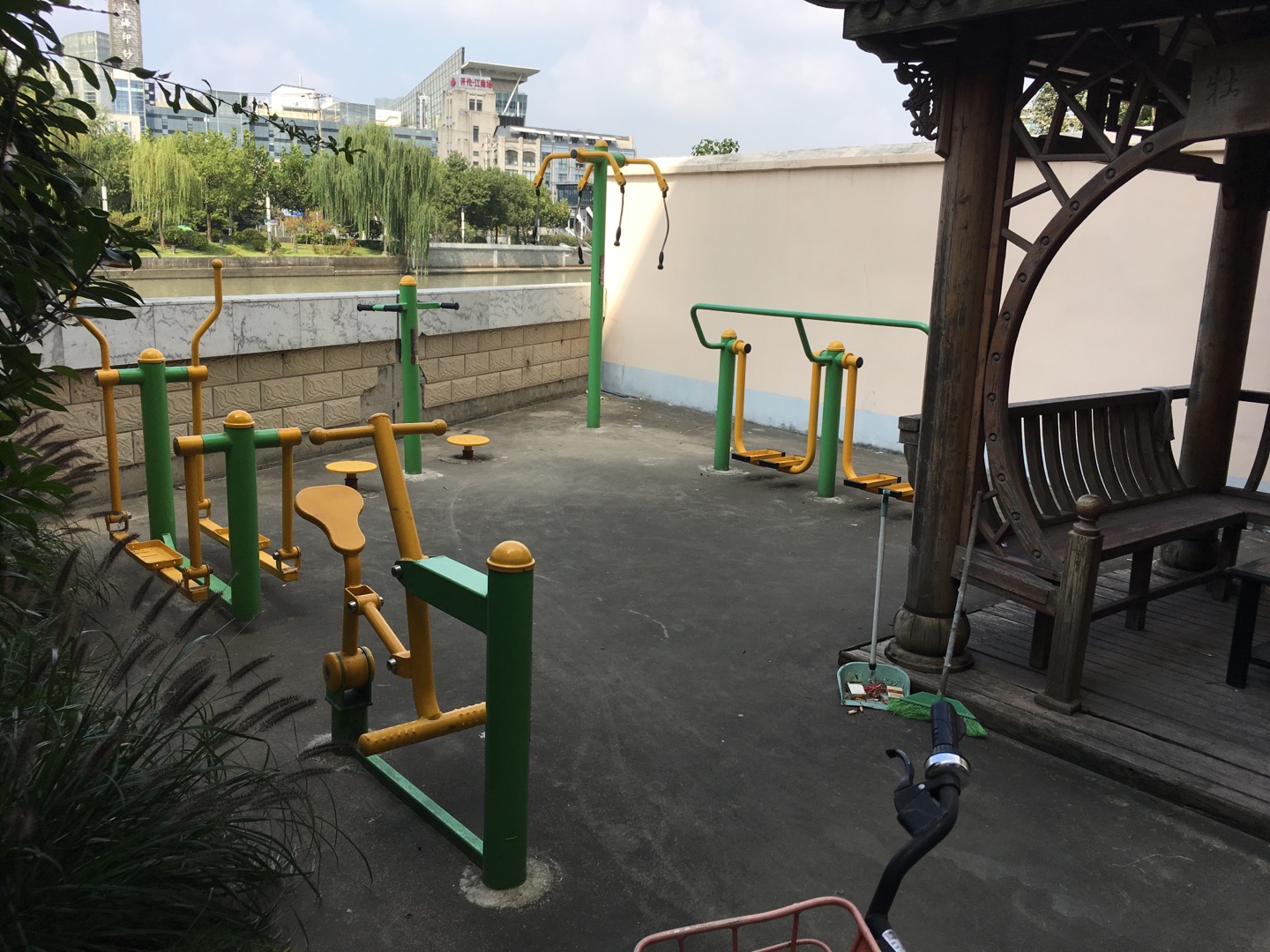 萬后小區(qū)市民益智健身苑點(diǎn)