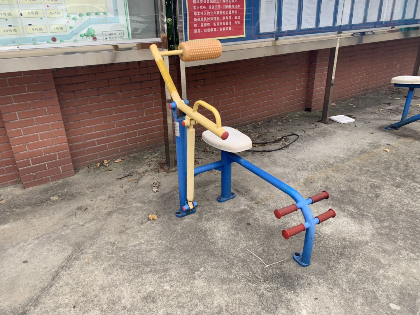 腹背鍛煉器