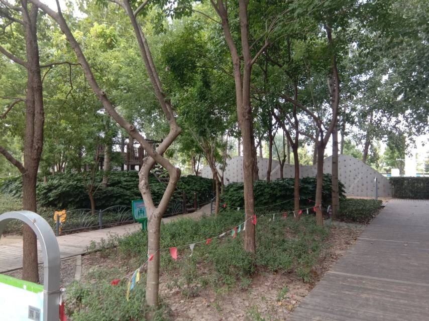 石岡門(mén)塘兒童公園運(yùn)動(dòng)場(chǎng)