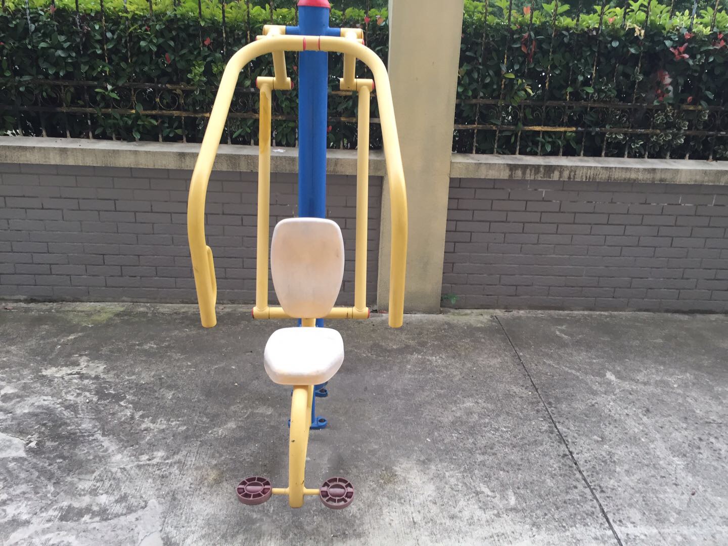 自重推胸器