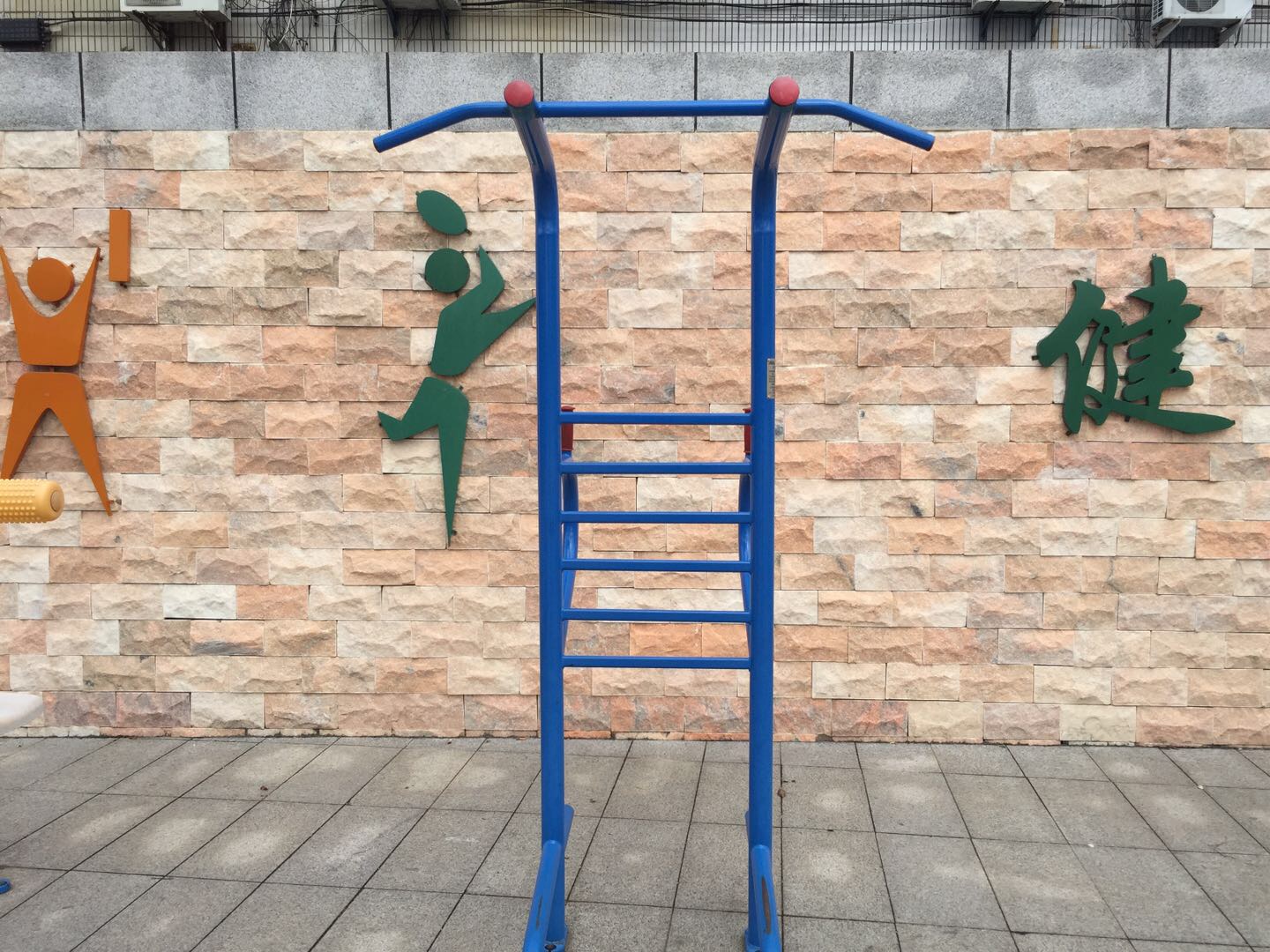 多功能訓練器
