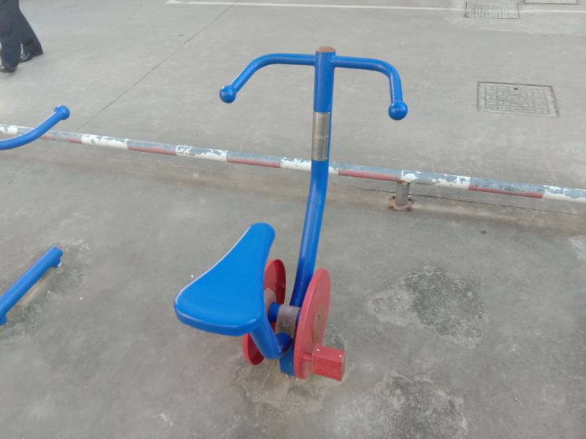 直立健身車