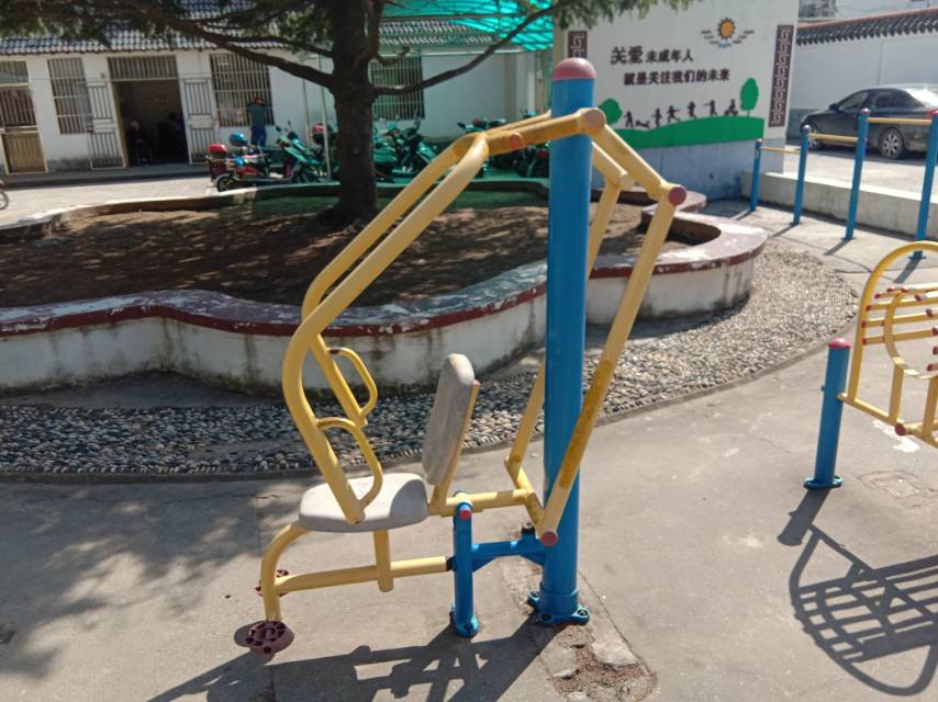 自重推胸器