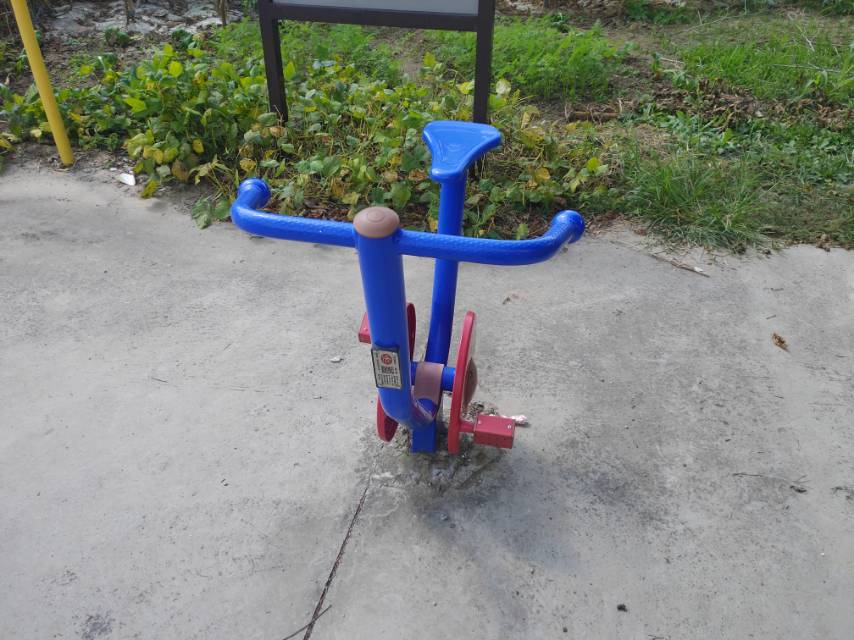 直立健身車