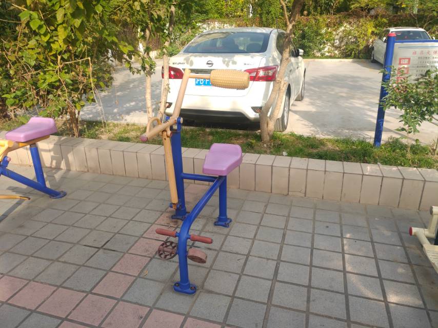 腰背按摩器