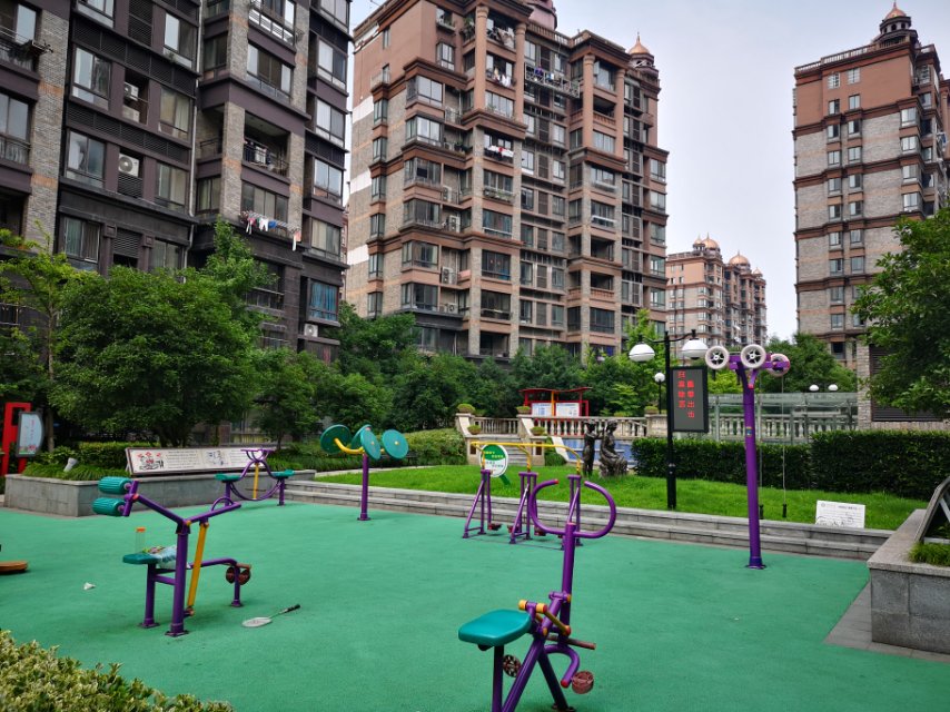 金海街道恒盛湖畔豪庭88弄健身點