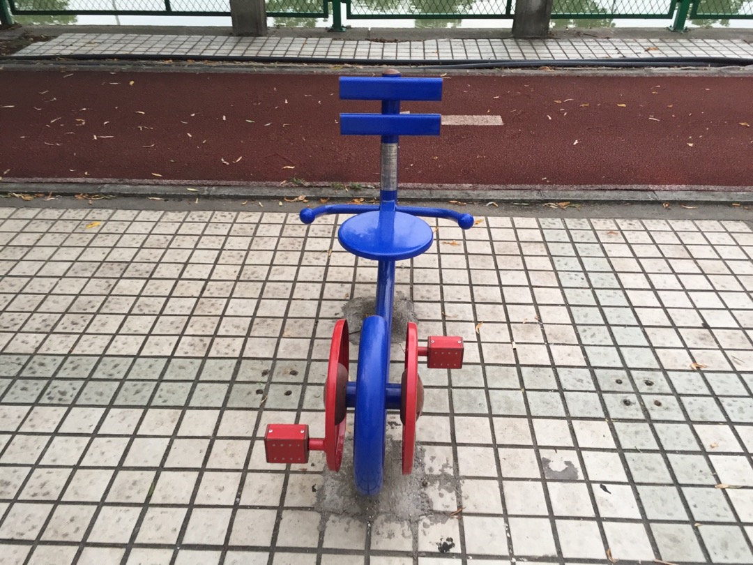 斜躺健身車