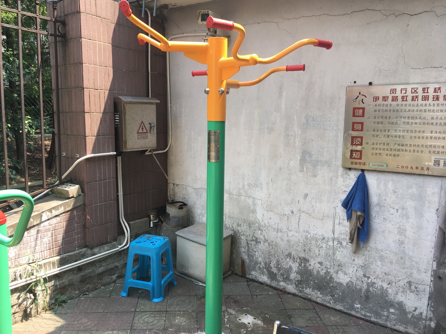 三位引體器