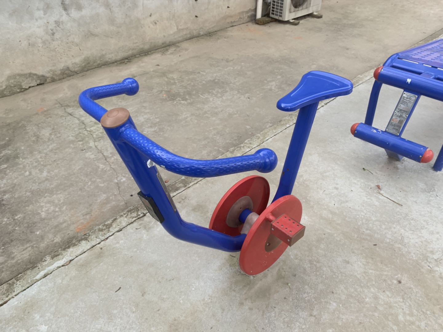 直立健身車