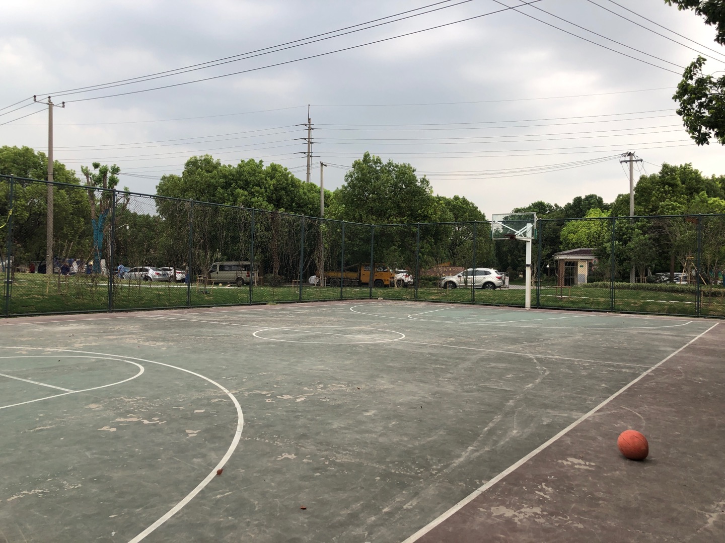 紀東村籃球場