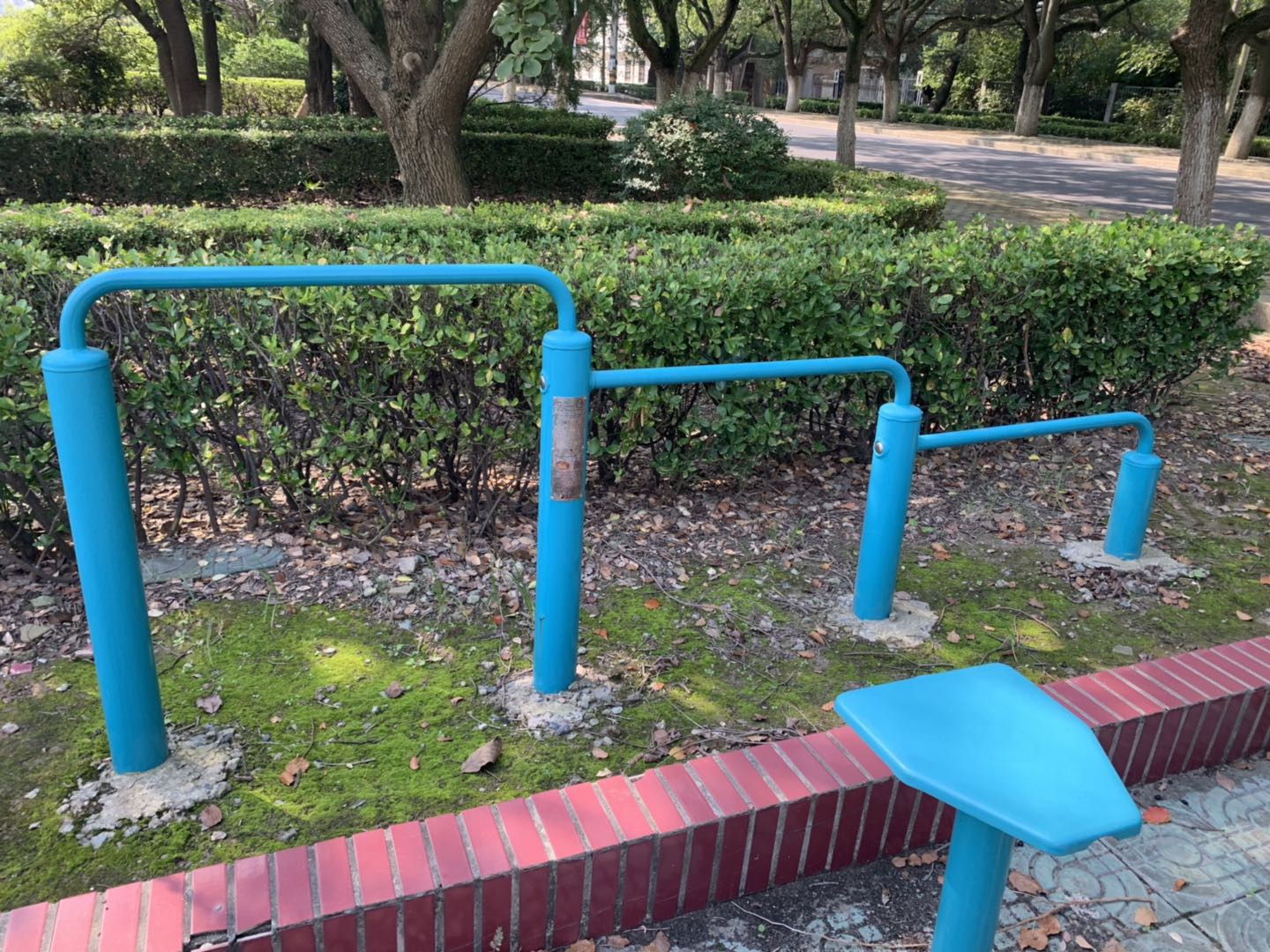 彈震壓腿器