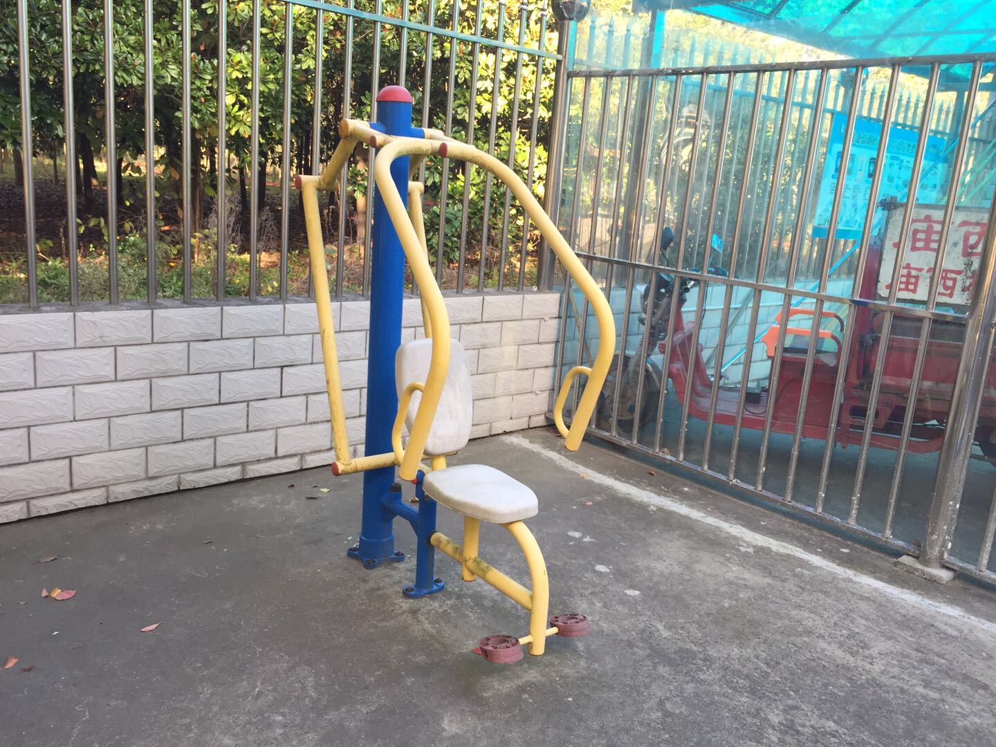 自重推胸器