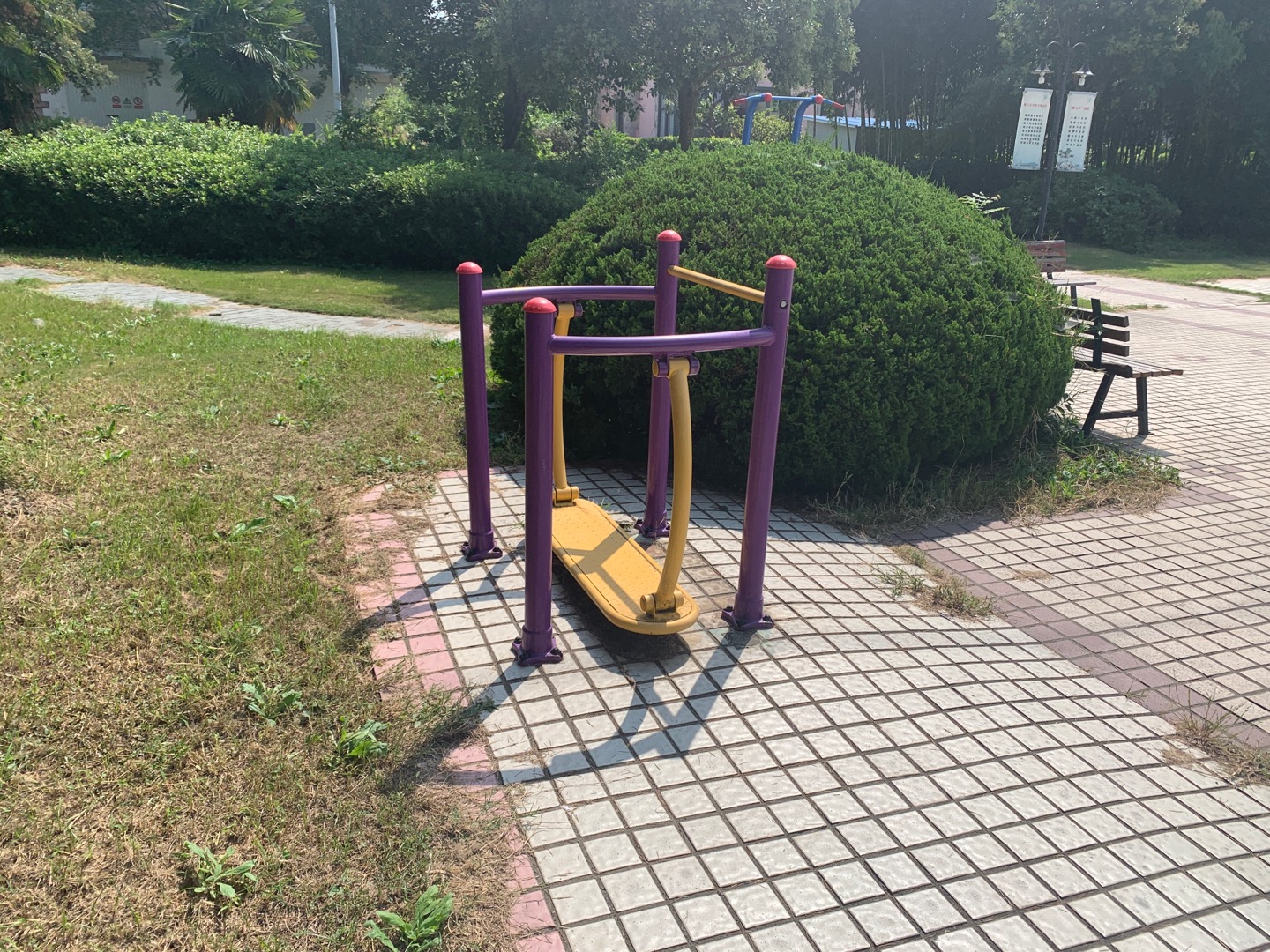 晃板健身器