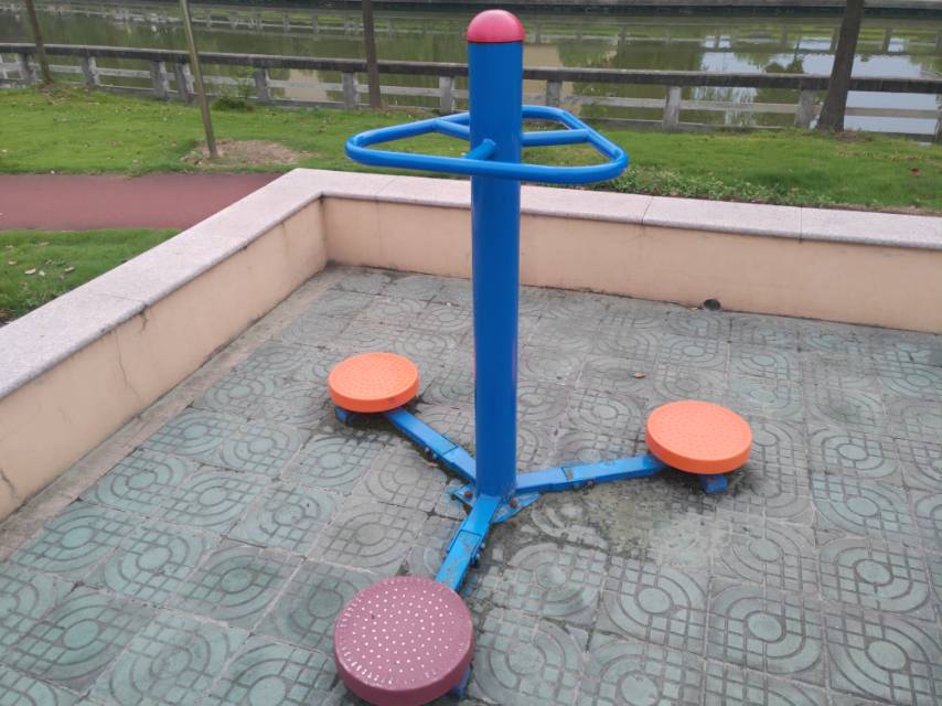 扭腰器