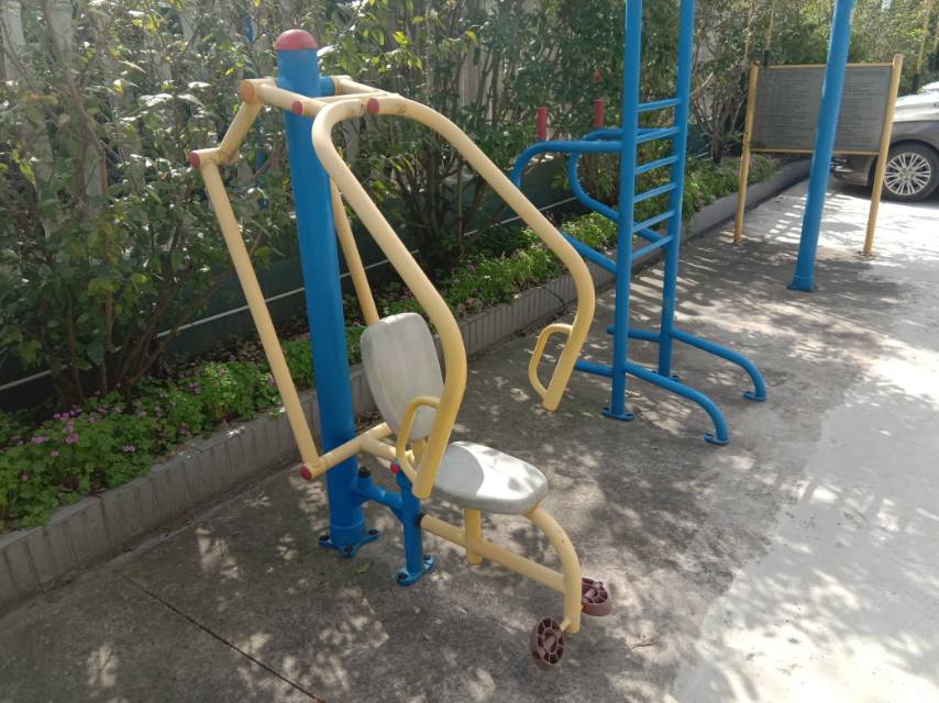 自重推胸器