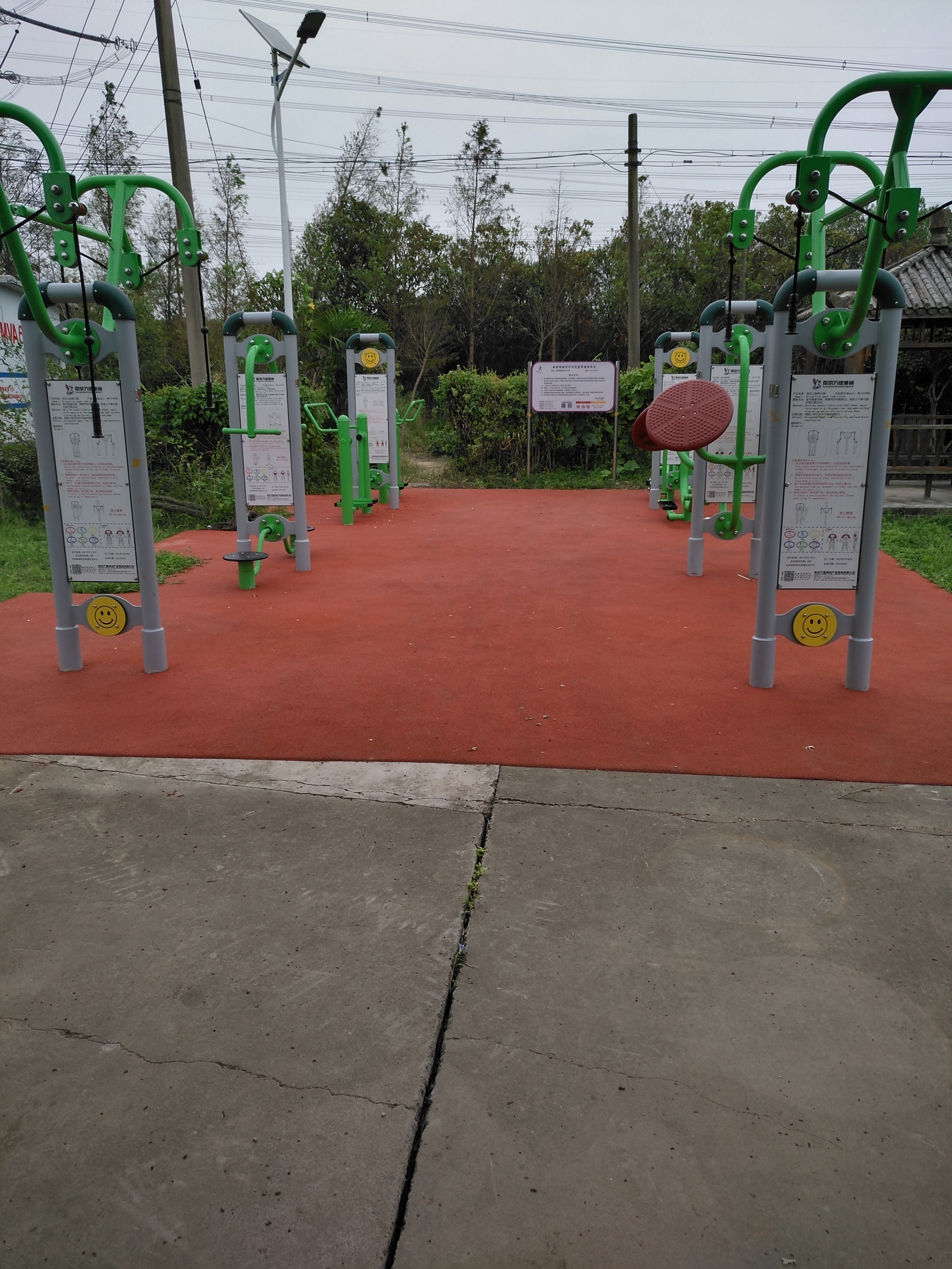 奉城鎮(zhèn)洪廟錦華苑D區(qū)市民益智健身苑點